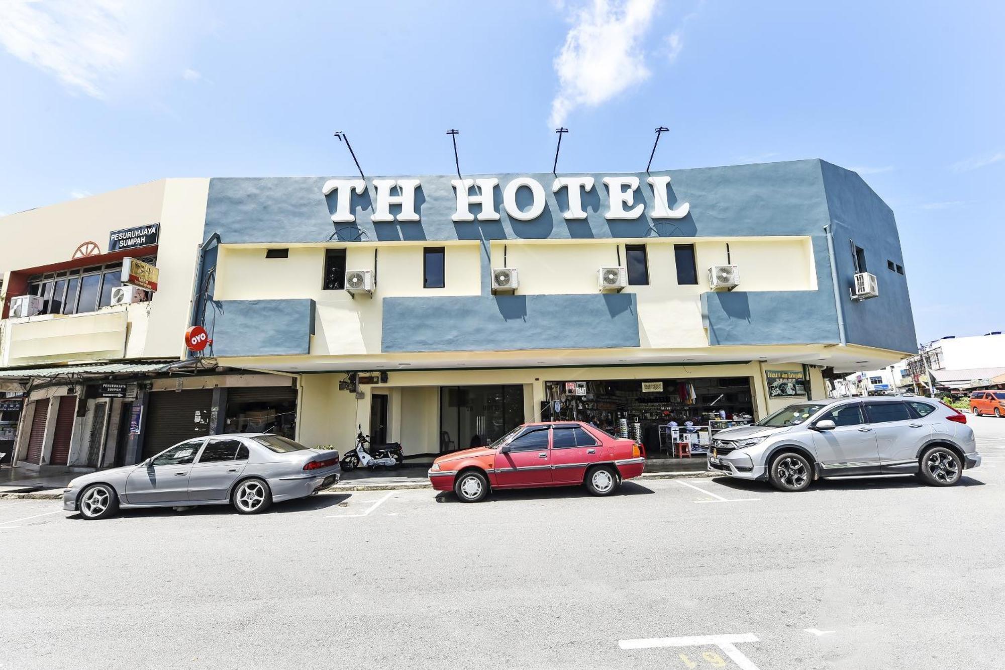 Oyo 90445 Th Hotel Bahau Buitenkant foto