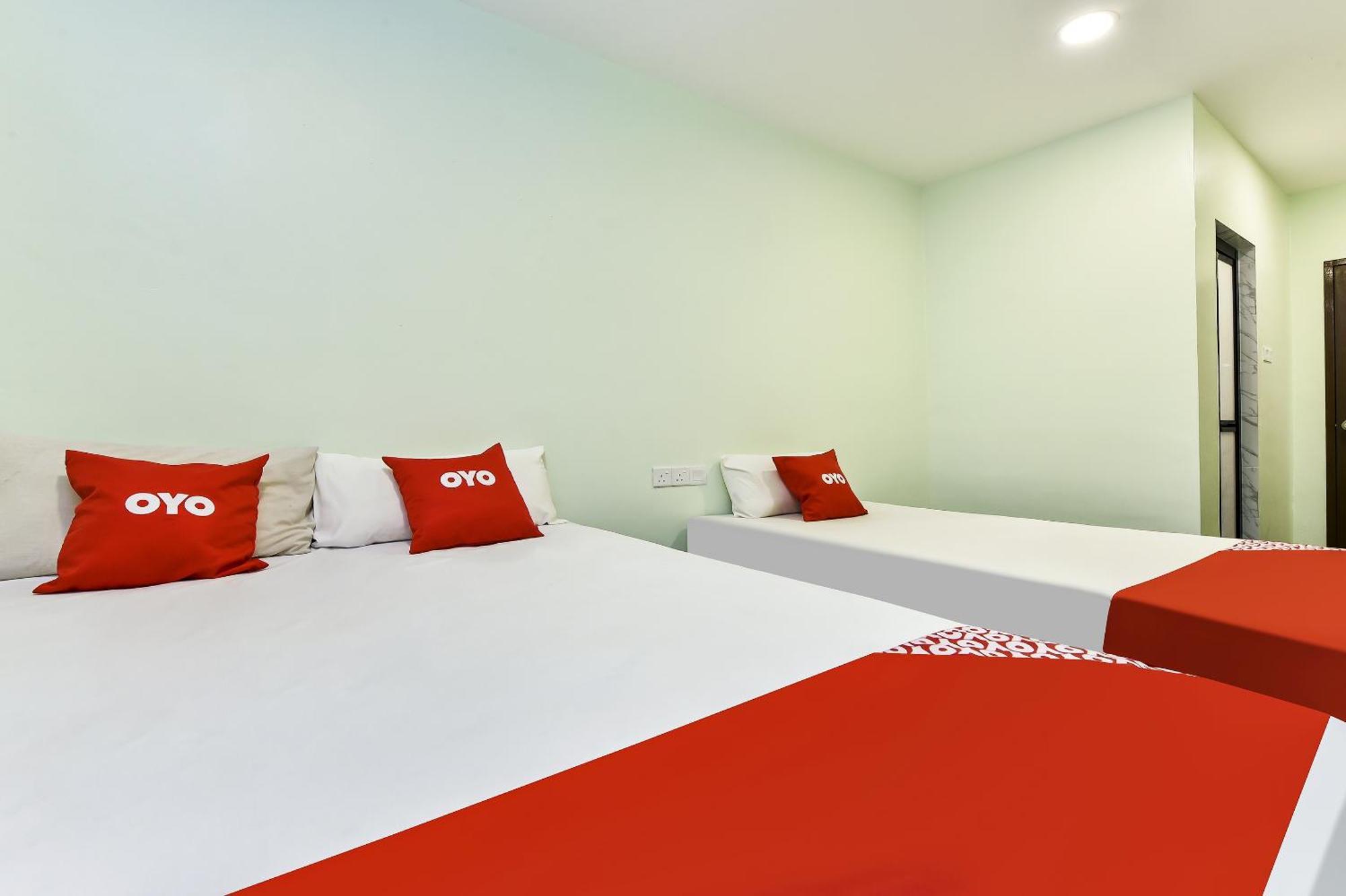 Oyo 90445 Th Hotel Bahau Buitenkant foto