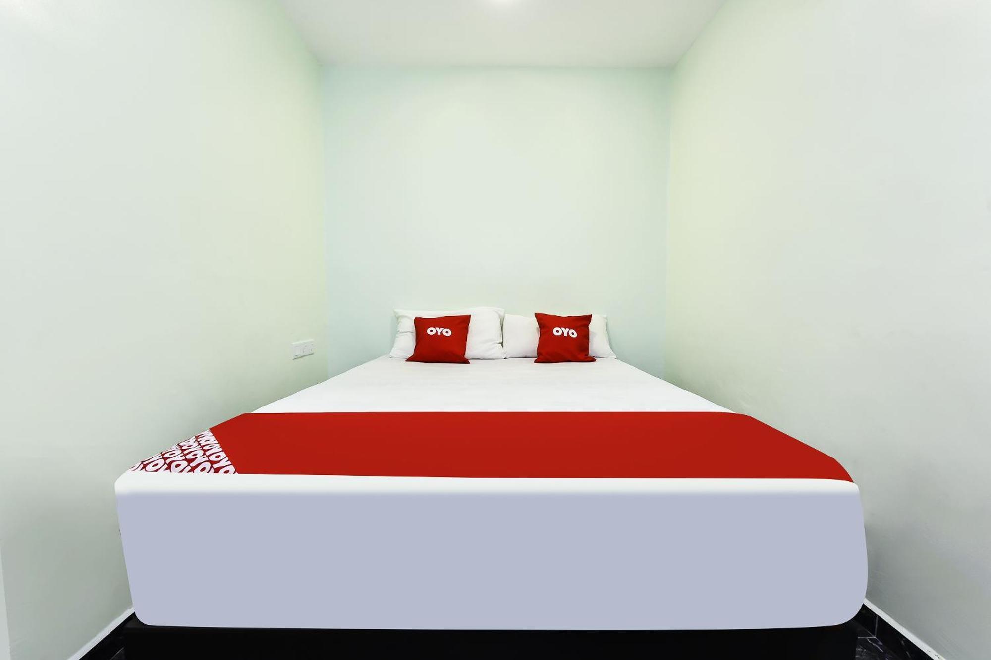 Oyo 90445 Th Hotel Bahau Buitenkant foto